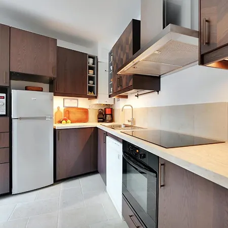 Fully Renovated In Montmartre * פריז