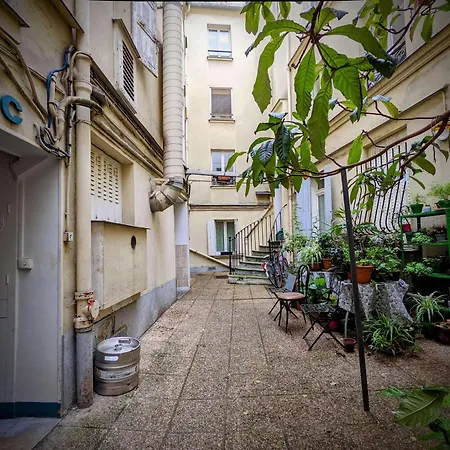 Fully Renovated In Montmartre *
