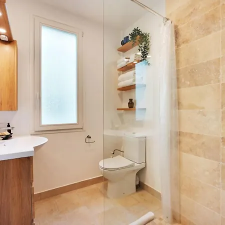 Сasa de vacaciones Fully Renovated In Montmartre París