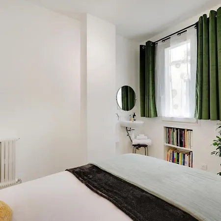 Fully Renovated In Montmartre París