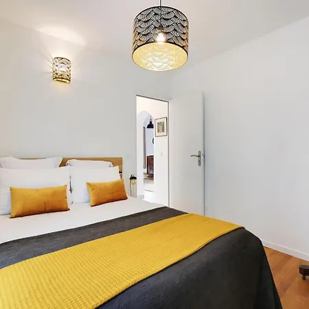 Fully Renovated In Montmartre * París