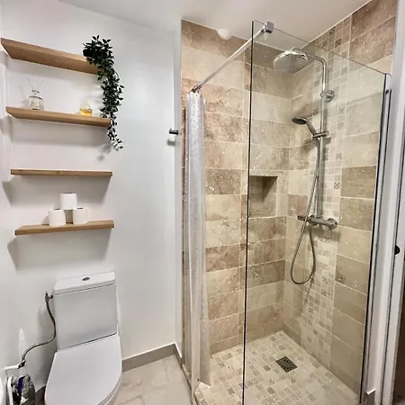 Fully Renovated In Montmartre *